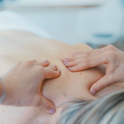 Massage nuque kinésithérapie
